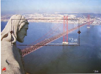 4月25日橋とリスボンの街を見下ろすクリスト＝レイ像 （Cristo-Rei）