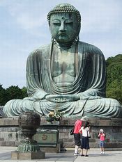 鎌倉の高徳院の露座の大仏・・奈良と比べ小さいが立派