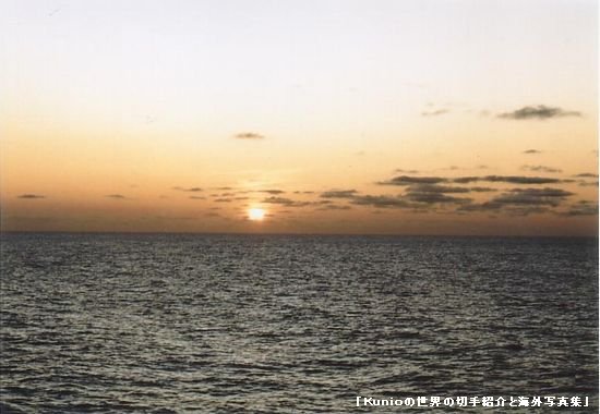 暮れなずむ佐渡沖の日本海