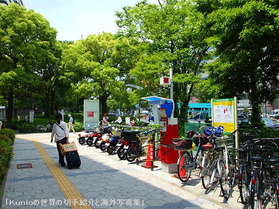 近鉄上本町駅の駅前　賑わう駐輪場