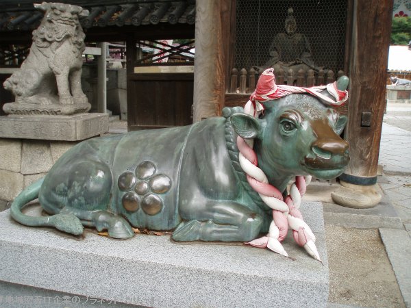 「菅原神社（上野天満宮）」のなで牛