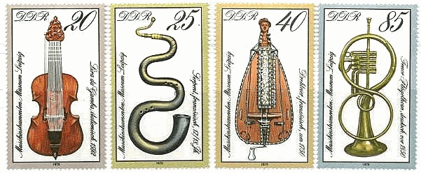 ドイツ　楽器　管楽器　弦楽器　切手　ガンバのイタリア製リラ、17-18世紀のフランス製『serpent』、18世紀のフランス製『barrel　iyre』、19世紀のドイツ製テノール・トランペット