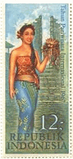 インドネシア女性の服装　切手　国際観光年　バリ島の女/カイン・パンジャン（巻きスカート）にスタゲン（帯状の胴衣）