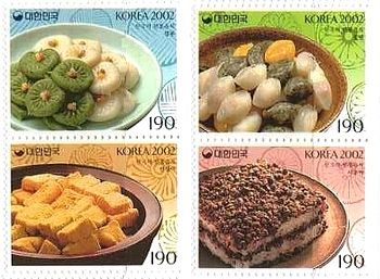 韓国　お菓子　チョルピン（花紋を押した切餅）、インジョルミ（きなこ餅）、シルットク（小豆あんをまぶした蒸し餅）、ソンピョン（餡入り粳餅）