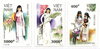ベトナム　民族衣装　アオザイ