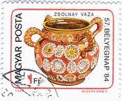 ハンガリーの三大名陶の一つジョルナイの花瓶（1984年）