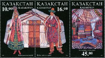 花嫁、花婿とユルタ（円形テント）内部　カザフスタン