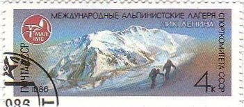レーニン山（7134m）は、世界の屋根と呼ばれるパミールの北部、キルギス南端、タジキスタンとの国境にあります。