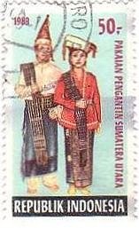 インドネシアの伝統的な民族舞踊　Popuputi　Cengke、Tempayan(カリマンタン）、Turi　Cawan（スマトラ）、Legong　Karaton（バリ）　他