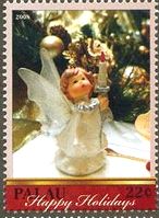 パラオの2008年に発行されたクリスマスに因むフィギュア（キャンドルを持つ天使、ヴァイオリンを弾く天使、天使）とイルミネーション（ラッパを吹く天使）