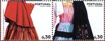 ベイラ・リトラル県のシャツと腰巻きとジャケット、マデイラのケープとスカート、リバテージョ県のブラウスとスカートとマント（ポルトガル、2007年）