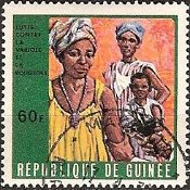 麻疹（はしか）の予防注射をする少女（ギニア、1970年）