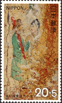 高松塚古墳の壁画（左から　男子群像、青竜（青龍）、女子群像）