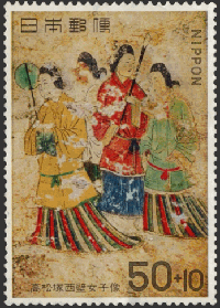 高松塚古墳の壁画（左から　男子群像、青竜（青龍）、女子群像）