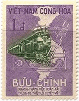 1968年ベトナム縦貫鉄道再開記念　ディーゼル機関車と線路復旧工事