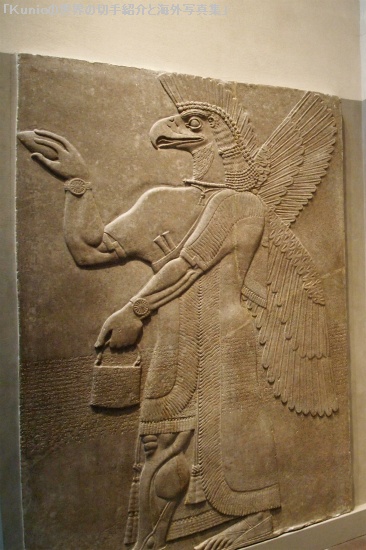 「鳥頭有翼の神」　前883-前859年頃
