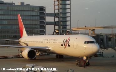 関西国際空港からバリ島・デンパサール空港に（JAL715）　日本航空