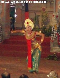 ウブド伝統舞踊（バロンの踊り）・女性ダンサー　バリ島
