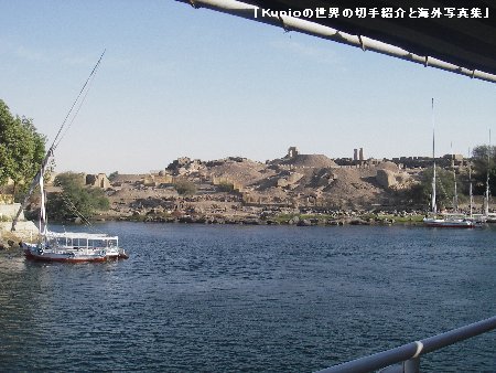 アスワンの風景　船とナイル川