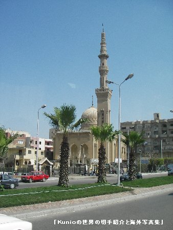 ギーザの町のモスク