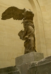 ルーヴル　サモタラケ　ニケ　彫像