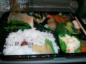 TGVの中で出た日本食弁当・量が多いですね