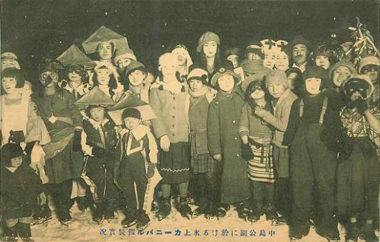 札幌 中島公園の氷上カーニバル仮装