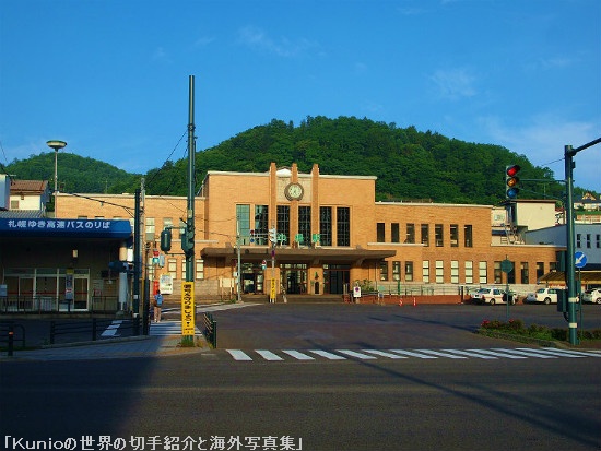 JR小樽駅と天狗山