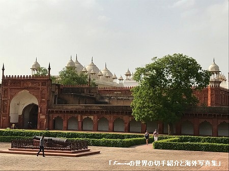 真珠モスク (Moti Masjid)