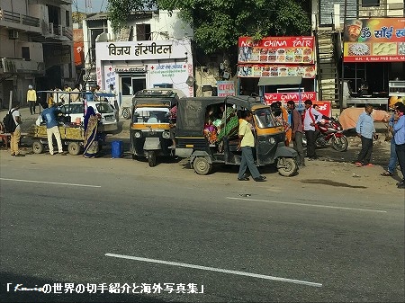 オート・リクシャー(auto-rickshaw)
