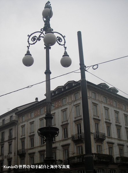 スカラ広場の瀟洒な街路灯