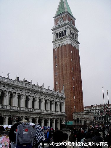 ドゥカーレ宮殿 (Plazzo Ducale) の鐘楼 (Campanile di San Marco) 高さ約100m 