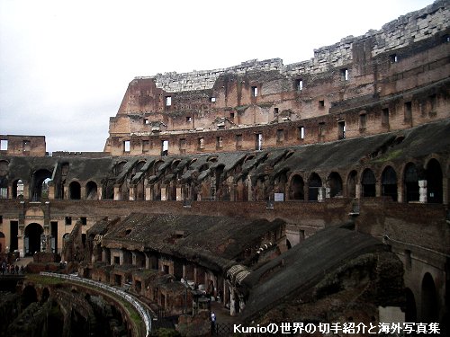 コロッセウム（ラテン語：Colosseum, イタリア語：Colosseo コロッセオ）