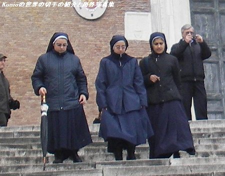 ヴィットーリオ・エマヌエーレ2世記念堂にいた修道女