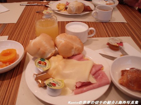 ヴェネツィアのホテルの朝食　肉系が多い