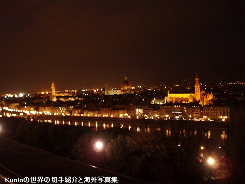 夜景スポット「ミケランジェロ広場」から眺めるフィレンツェの夜景