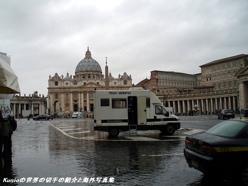 雨のサンピエトロ広場