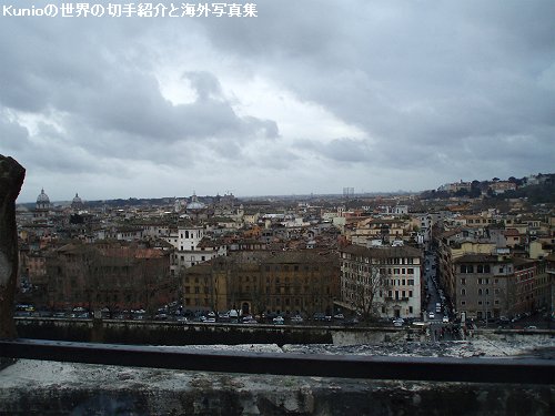 サンタンジェロ橋からのローマの風景