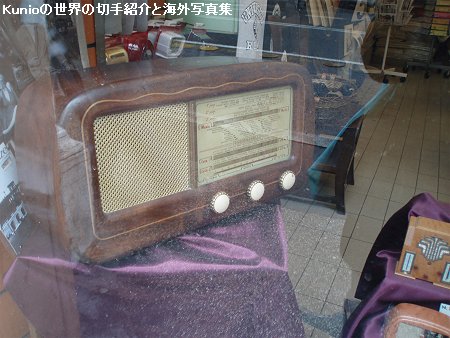 ローマ市内で見つけたアンティークなラジオ