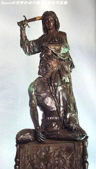 ドナテッロの「ユディットとホロフェルネス」像