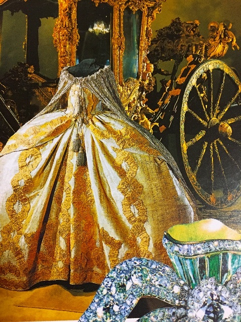 エリザヴェータペトローヴナ戴冠式のドレス　1742年