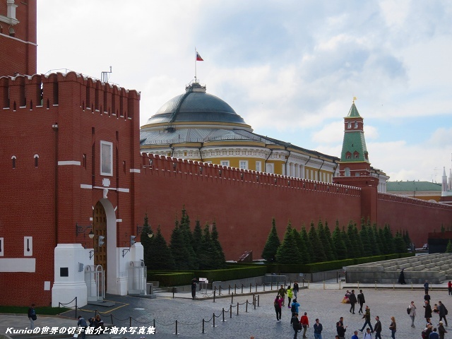 南壁の上のまあるい部分が「ロシア連邦大統領府」
