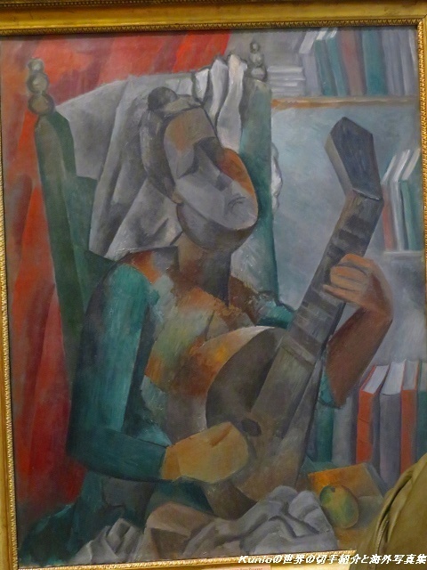 ピカソ『マンドリンを弾く女』1909年