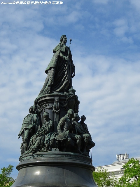 オーストロフスキー公園　エカチェリーナ2世銅像