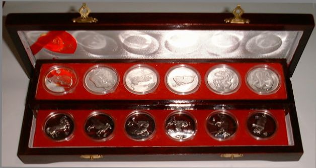 南京・造幣局作成の銀製十二支メダル