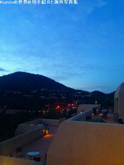 セドナの宿泊ホテルのベランダから見る日の出