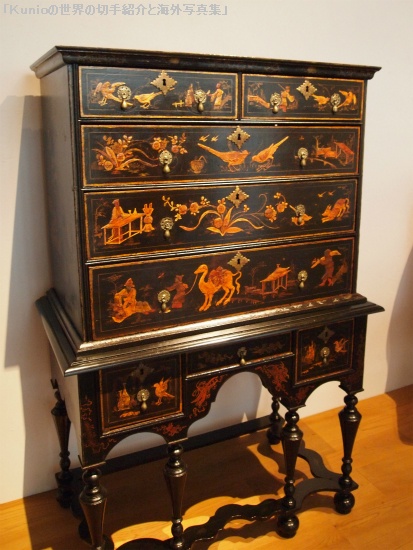 Chest of drawers, ca. 1747 Boston Maple, white pine 