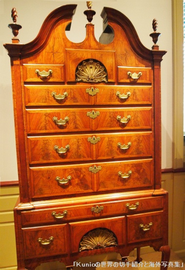 High chest of drawers, 1730-50 Boston Walnut, walnut veneer, white pine 