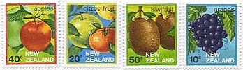 ニュージーランドのフルーツ　リンゴ、オレンジ、キューイフルーツ、ブドウ