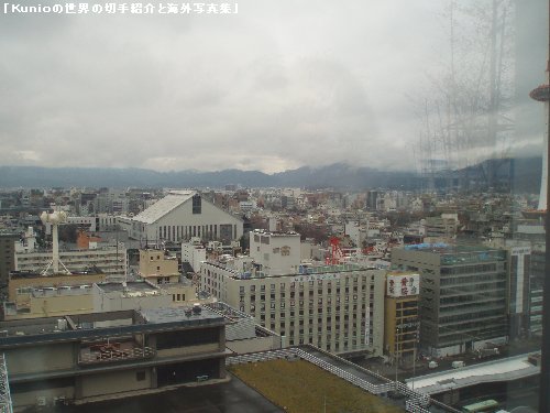 京都駅の屋上から比叡と京都市街地、桂・天王山を臨む